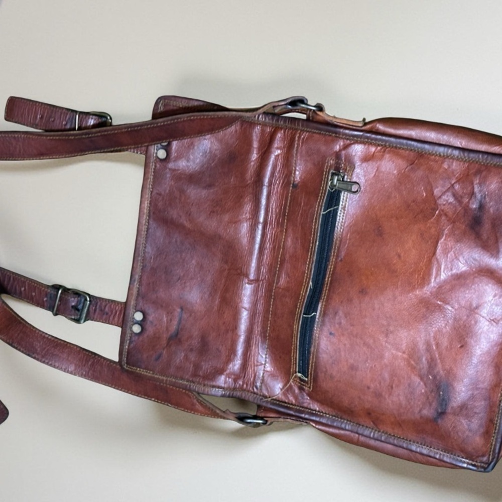 Komal's Passion Leather Bag - Picture 5 of 5